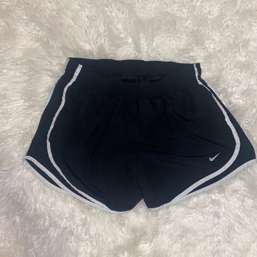 BLACK NIKE SHORTS | SIZE SMALL